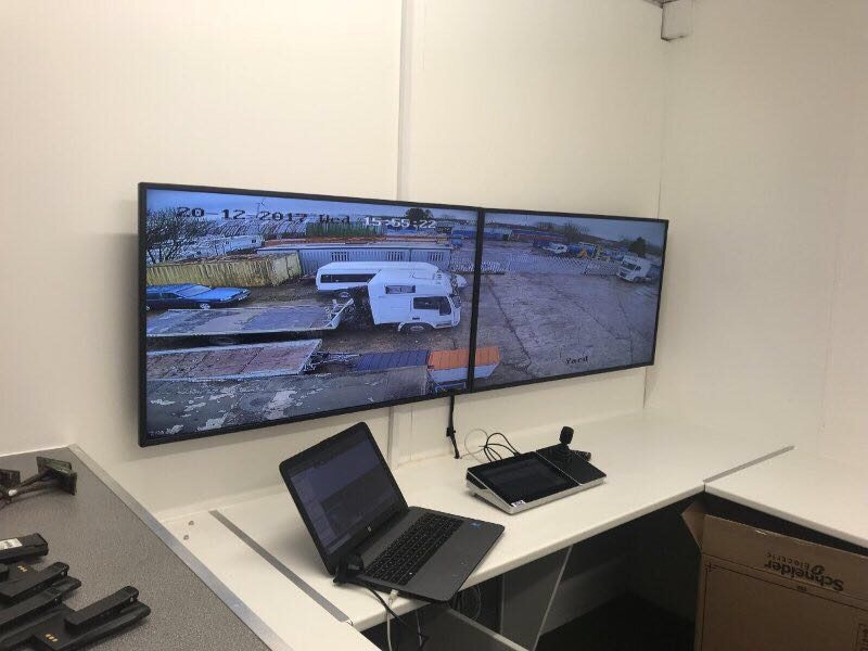 32" PROFESSIONAL MONITOR - Image 12