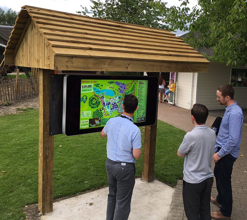 65" WALL-MOUNTED PCAP OUTDOOR TOUCH SCREEN - Image 7