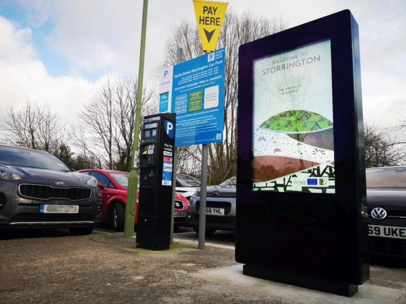 43" FREESTANDING OUTDOOR DIGITAL POSTER - Image 3